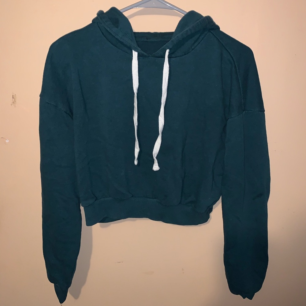 Cropped green hoodie